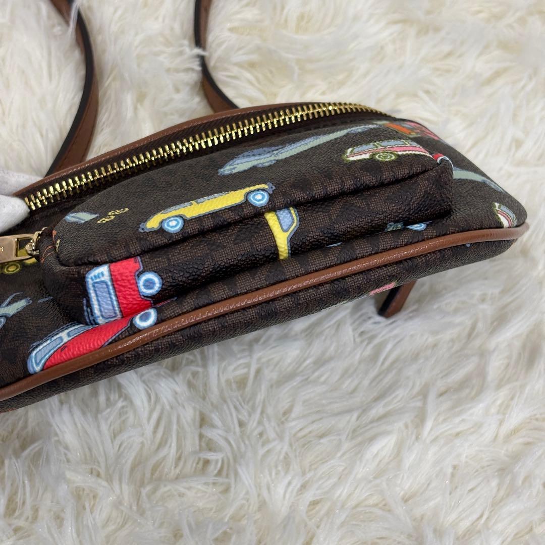 【新品同様】マイケルコース ウエストポーチ クルマ柄 シグネチャー PVC素材