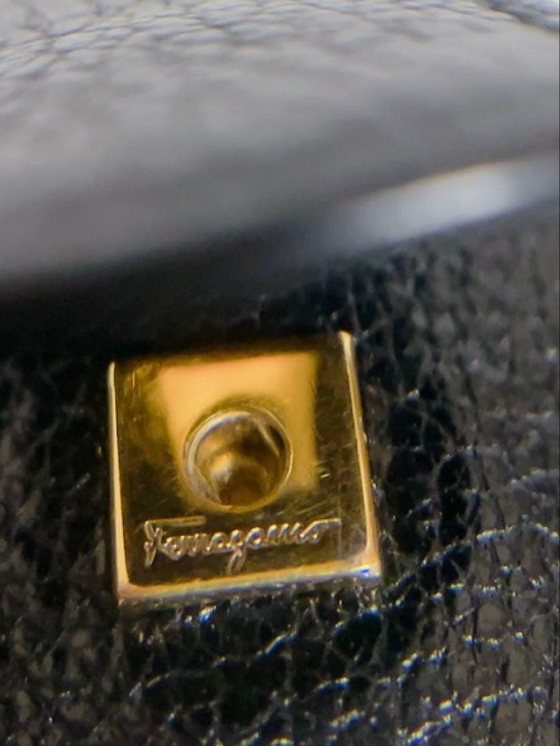 フェラガモ Ferragamo 折り財布　黒　ブラック