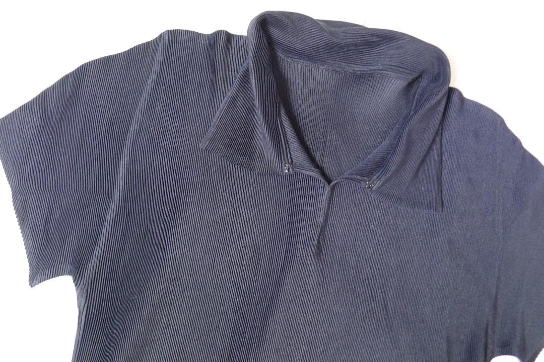 イッセイミヤケ　PLEATS プリーツ デザイン トップス 黒色 3