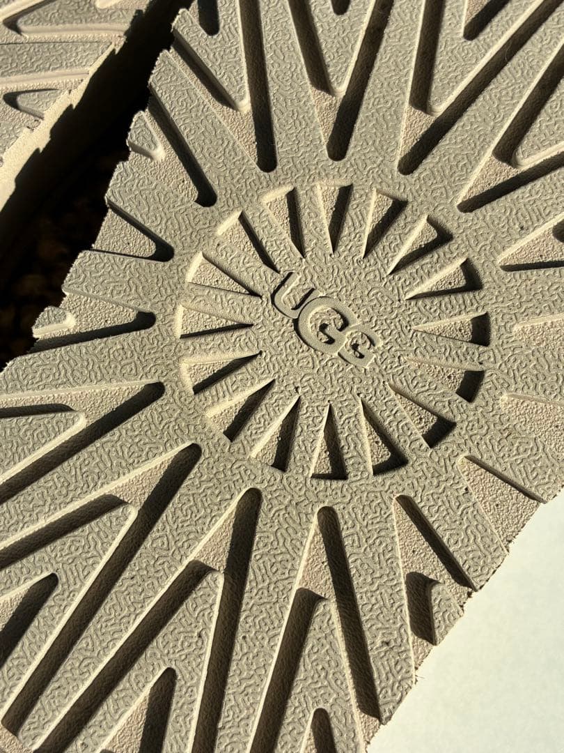 UGG マキシカーリープラットフォーム(25cm)ベージュ