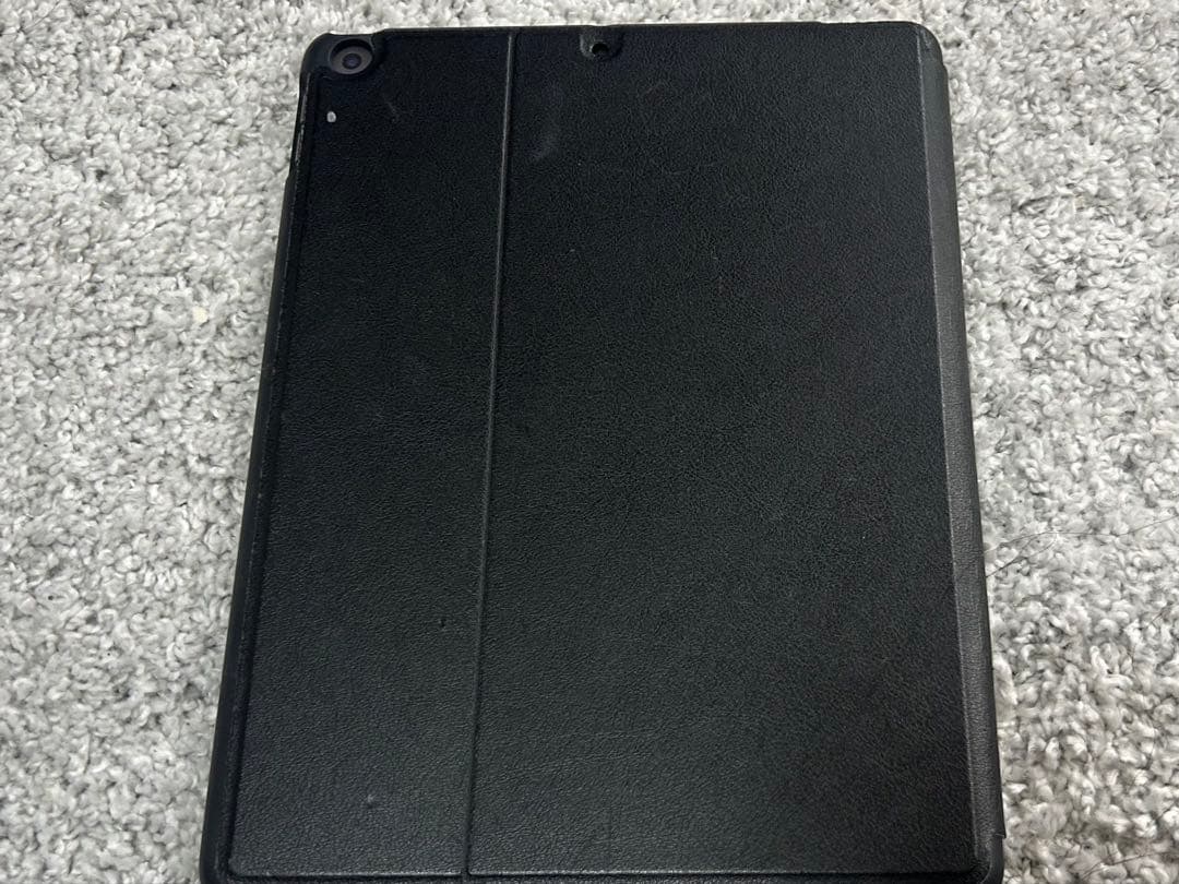 Apple iPad 第7世代スペースグレイカバー付き