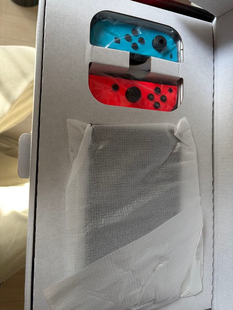 Nintendo Switch 本体 青と赤のJoy-Con付き