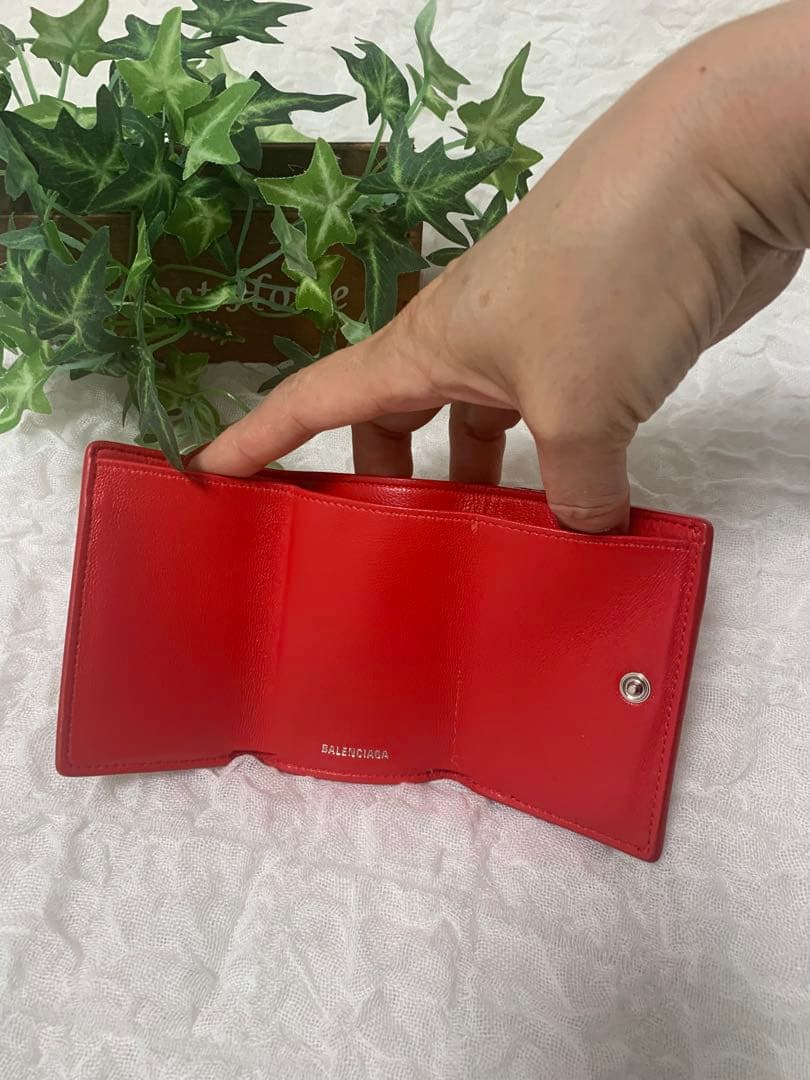 バレンシアガ ペーパーミニウォレット 三つ折り財布 赤（ハート柄）