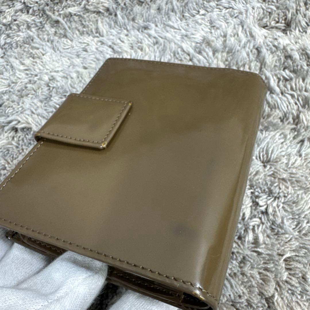 PRADA プラダ 二つ折り財布 エナメル がま口 ギャランティ 箱付き