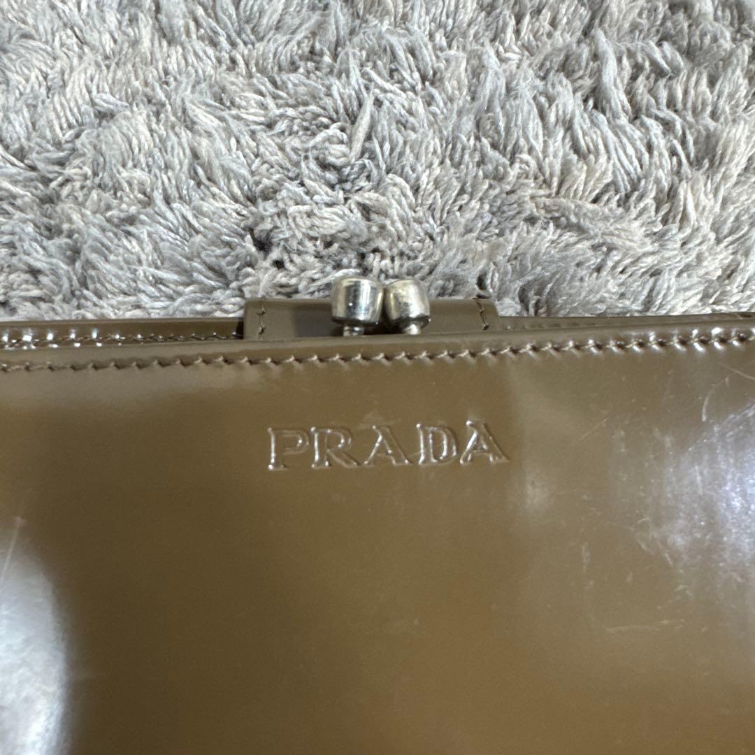 PRADA プラダ 二つ折り財布 エナメル がま口 ギャランティ 箱付き