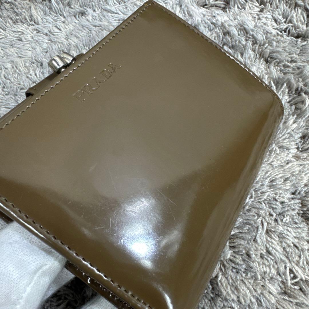 PRADA プラダ 二つ折り財布 エナメル がま口 ギャランティ 箱付き