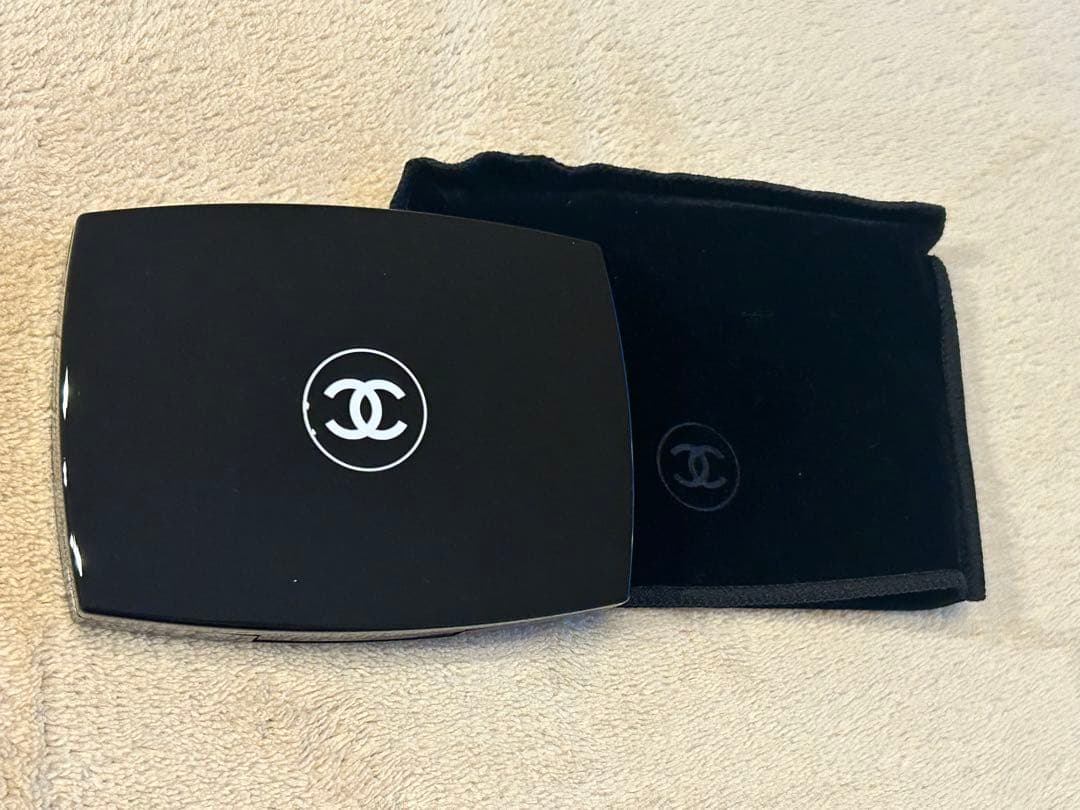 CHANEL ウルトラ ル タン コンパクトB20