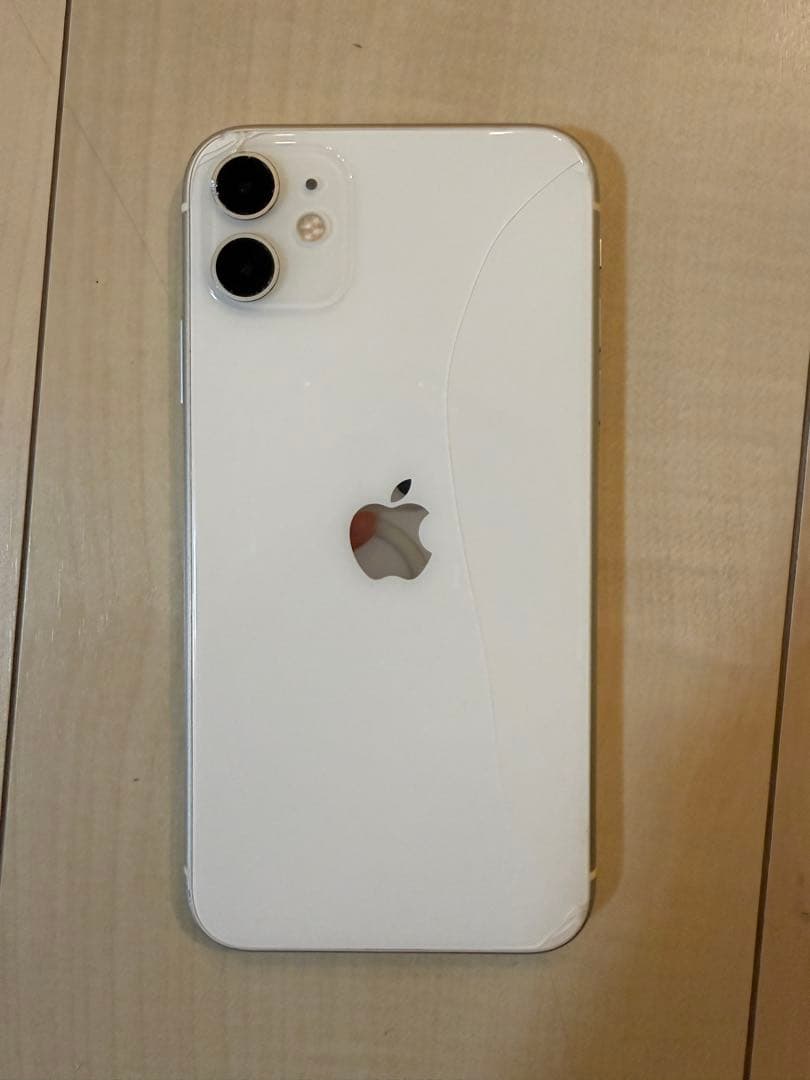 Apple iPhone 11 ホワイト　64GB 本体ジャンク品