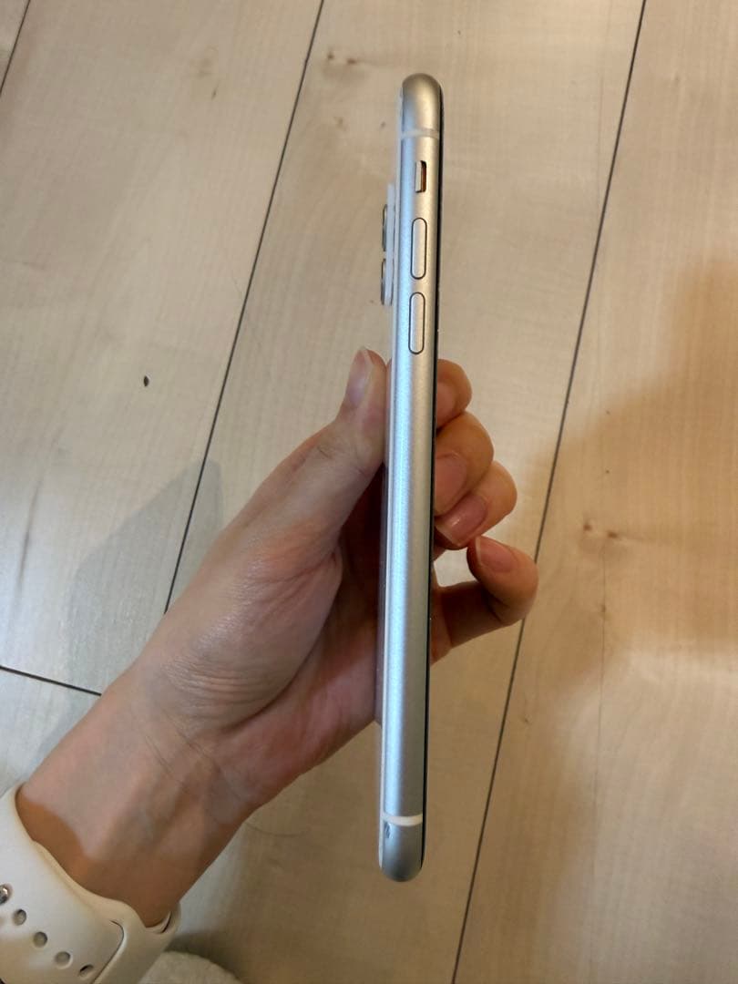 Apple iPhone 11 ホワイト　64GB 本体ジャンク品