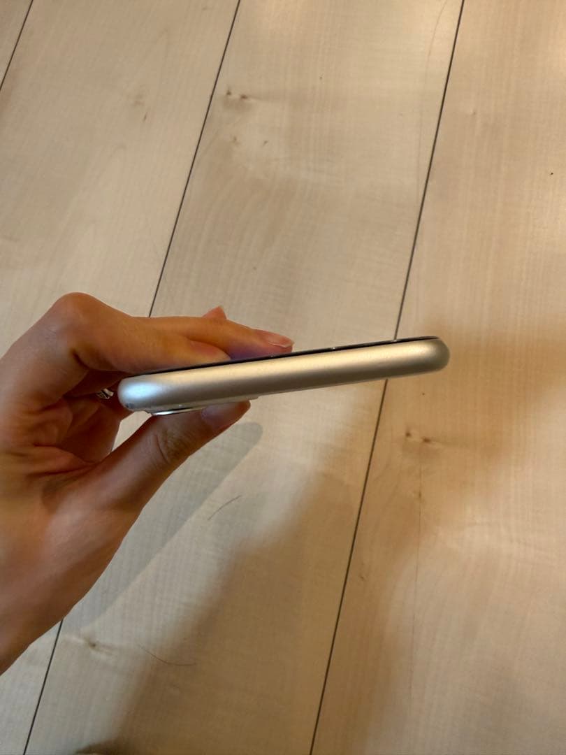 Apple iPhone 11 ホワイト　64GB 本体ジャンク品