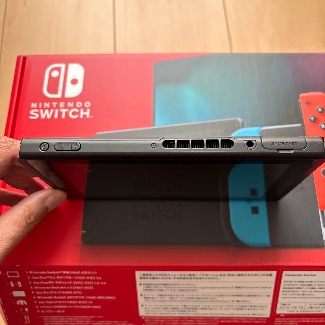美品　Nintendo Switch ネオンブルー/ネオンレッド 本体