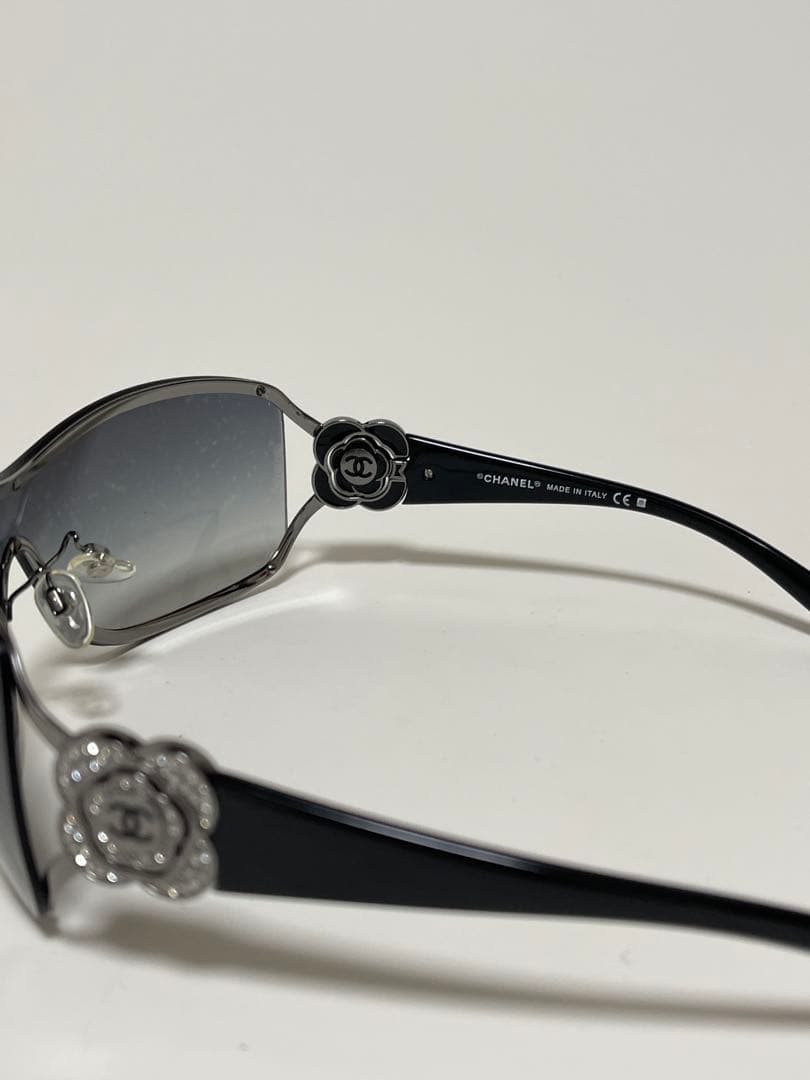 美品CHANEL シャネル花モチーフ サングラス グレーブラック正規品