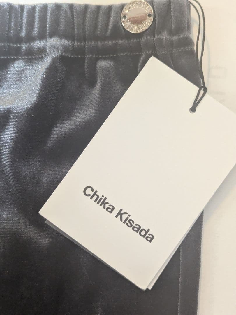 CHIKA KISADA チカキサダ　ベロア穴あきロングソックス　グレー