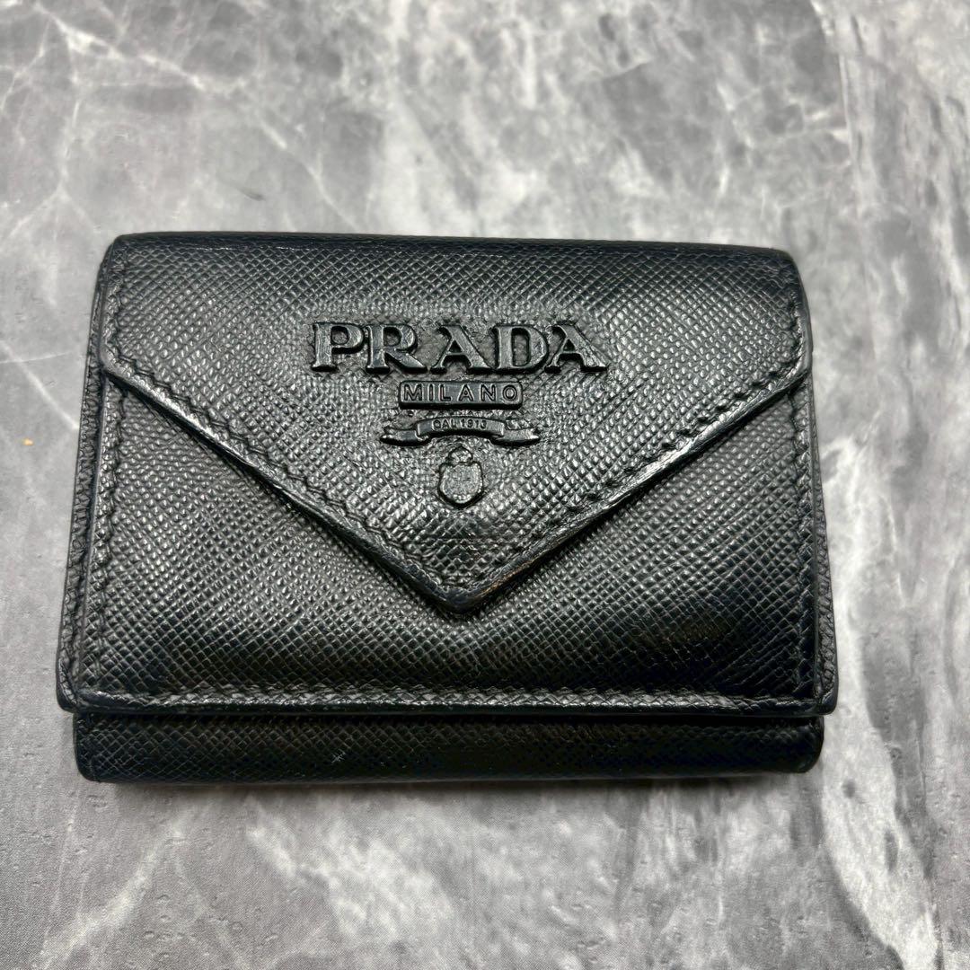 Shion 　　美品✨レア物✨PRADA ミニ財布　サフィアーノ　シャイン