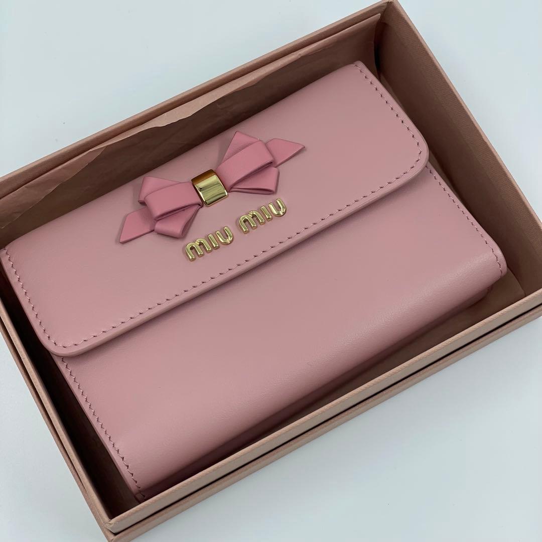 未使用✨　MIUMIU ミュウミュウ 財布　折り財布　リボン　ピンク　箱付き