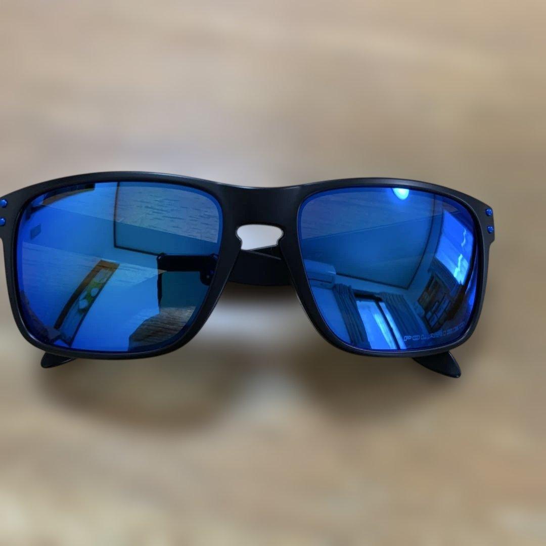 Oakley サングラス ブルーレンズ ブラックフレーム