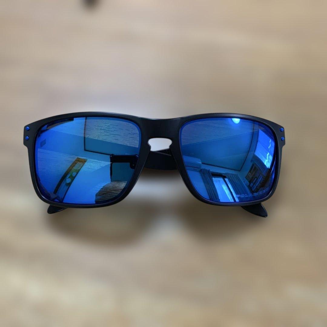 Oakley サングラス ブルーレンズ ブラックフレーム