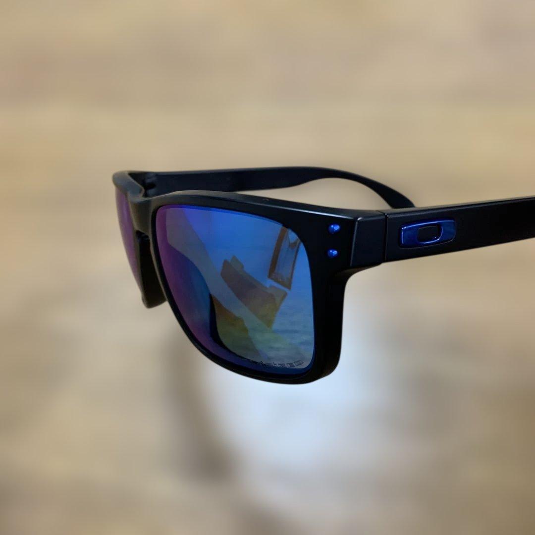 Oakley サングラス ブルーレンズ ブラックフレーム