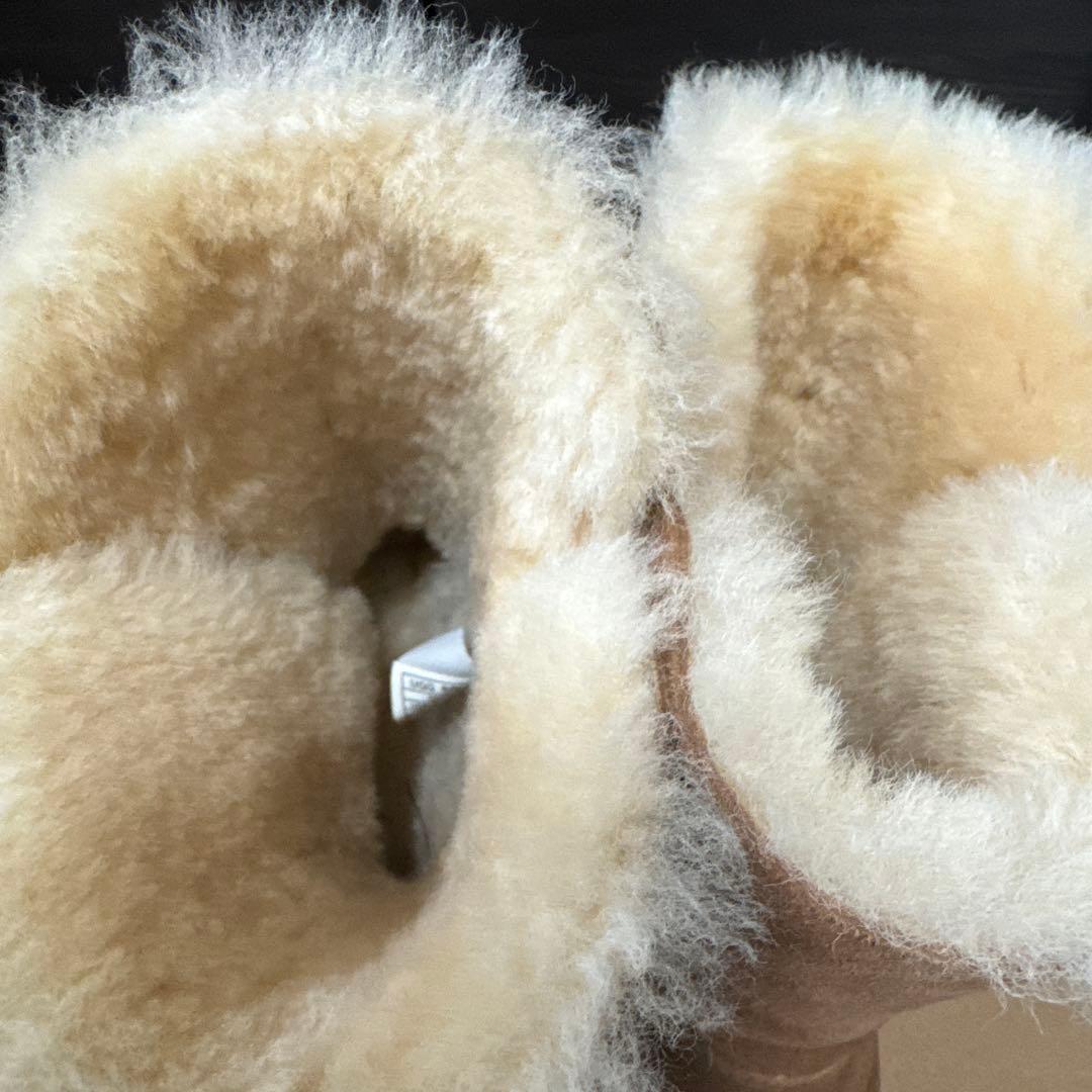 UGG ベイリーボタン　チェスナットUS7
