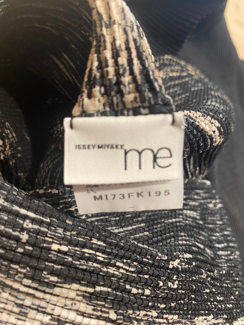 ISSEY MIYAKE me 半袖Tシャツ イッセイミヤケ プリーツ