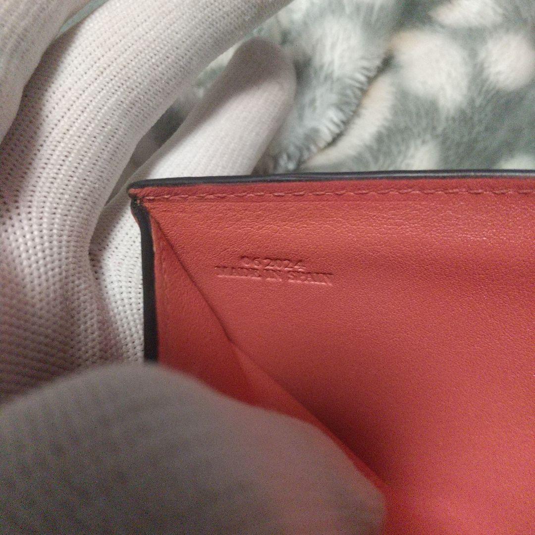 ロエベLOEWEバーティカルウォレット　グレージュ