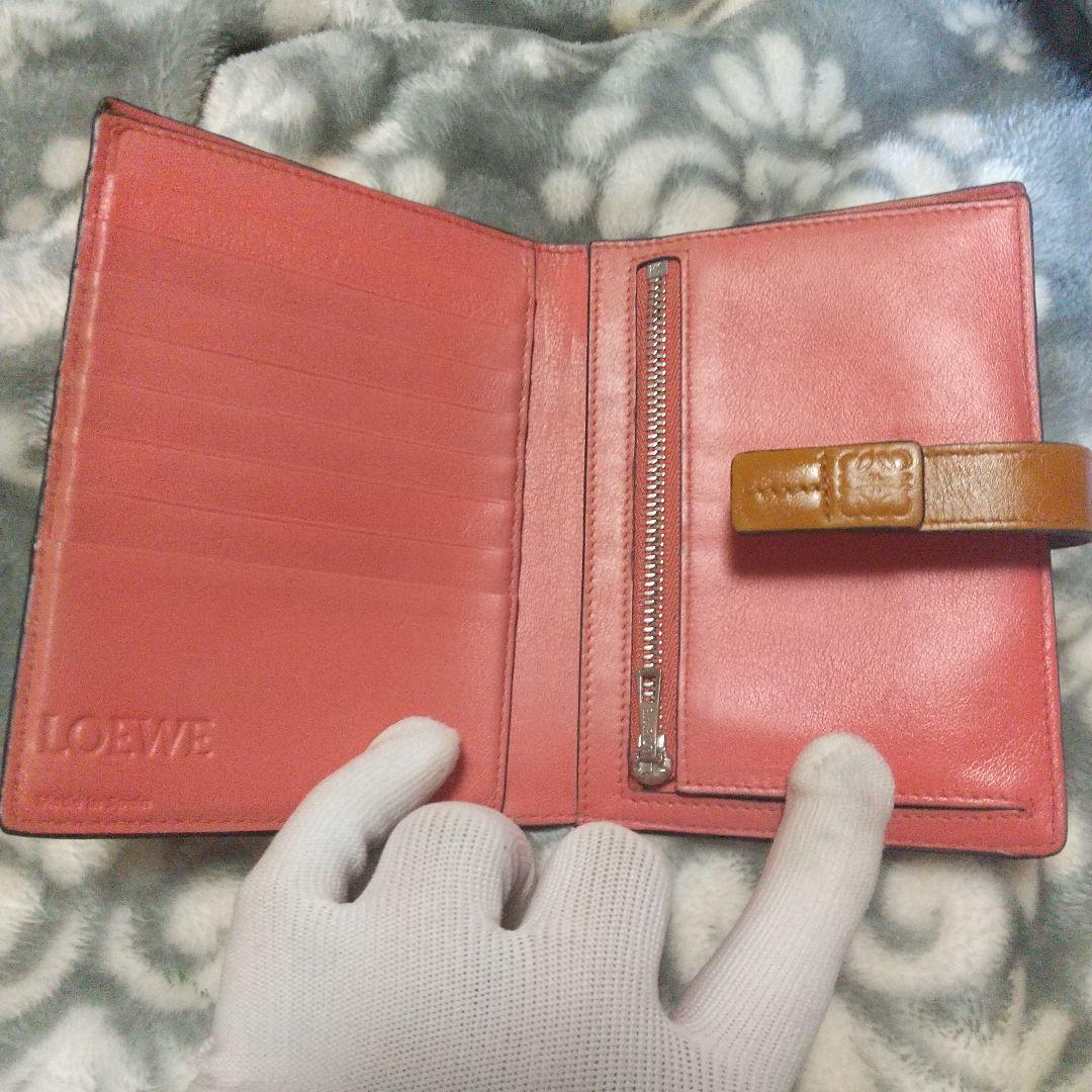 ロエベLOEWEバーティカルウォレット　グレージュ