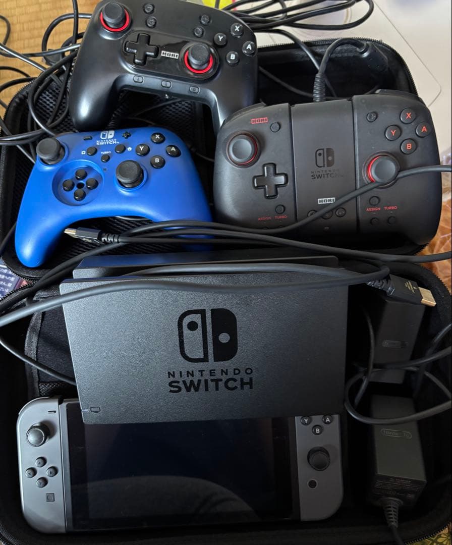 Nintendo Switch 本体 ブラック初期型　ホリパット3個セット