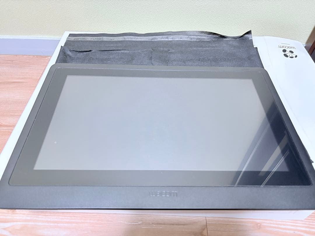 Wacom 液晶ペンタブレット