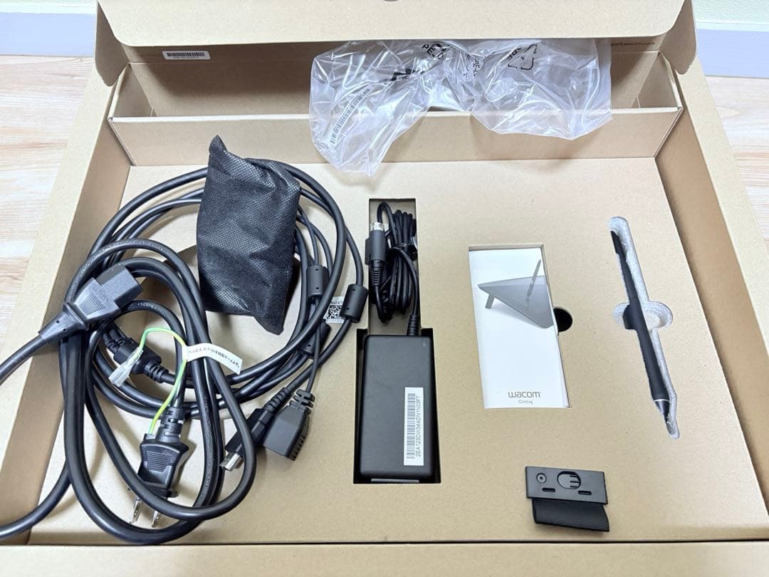 Wacom 液晶ペンタブレット