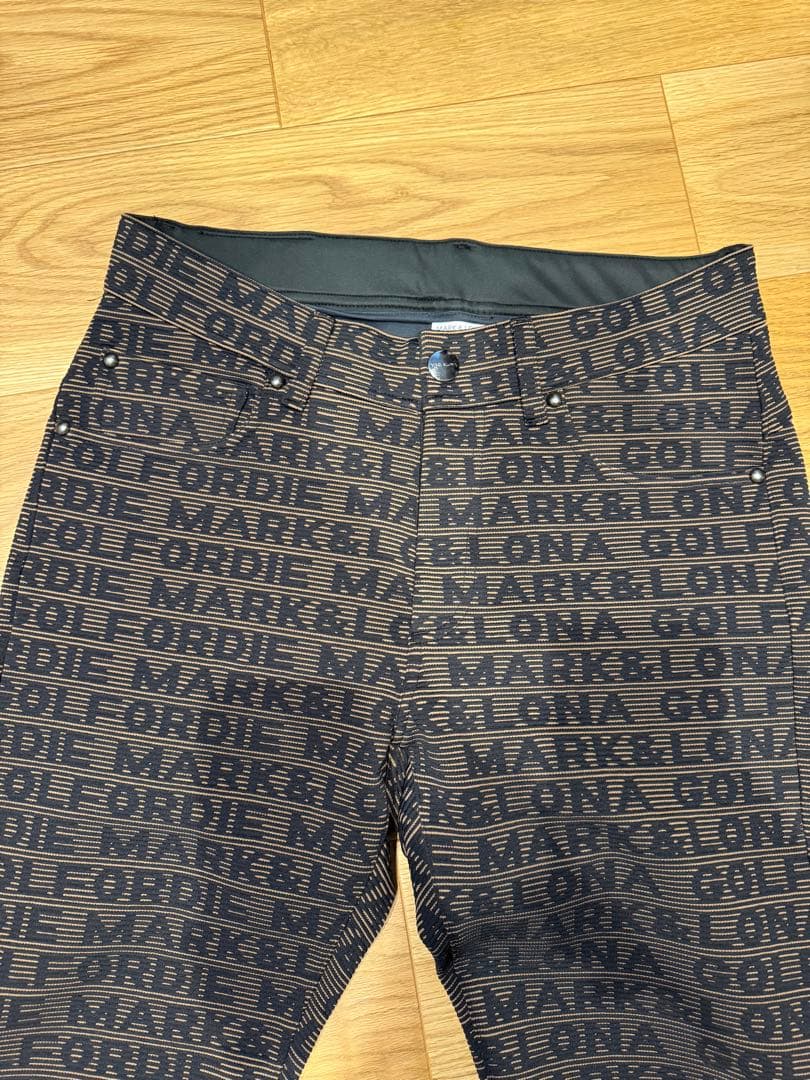 MARK&LONA ロゴプリントパンツ 46 ブラウン