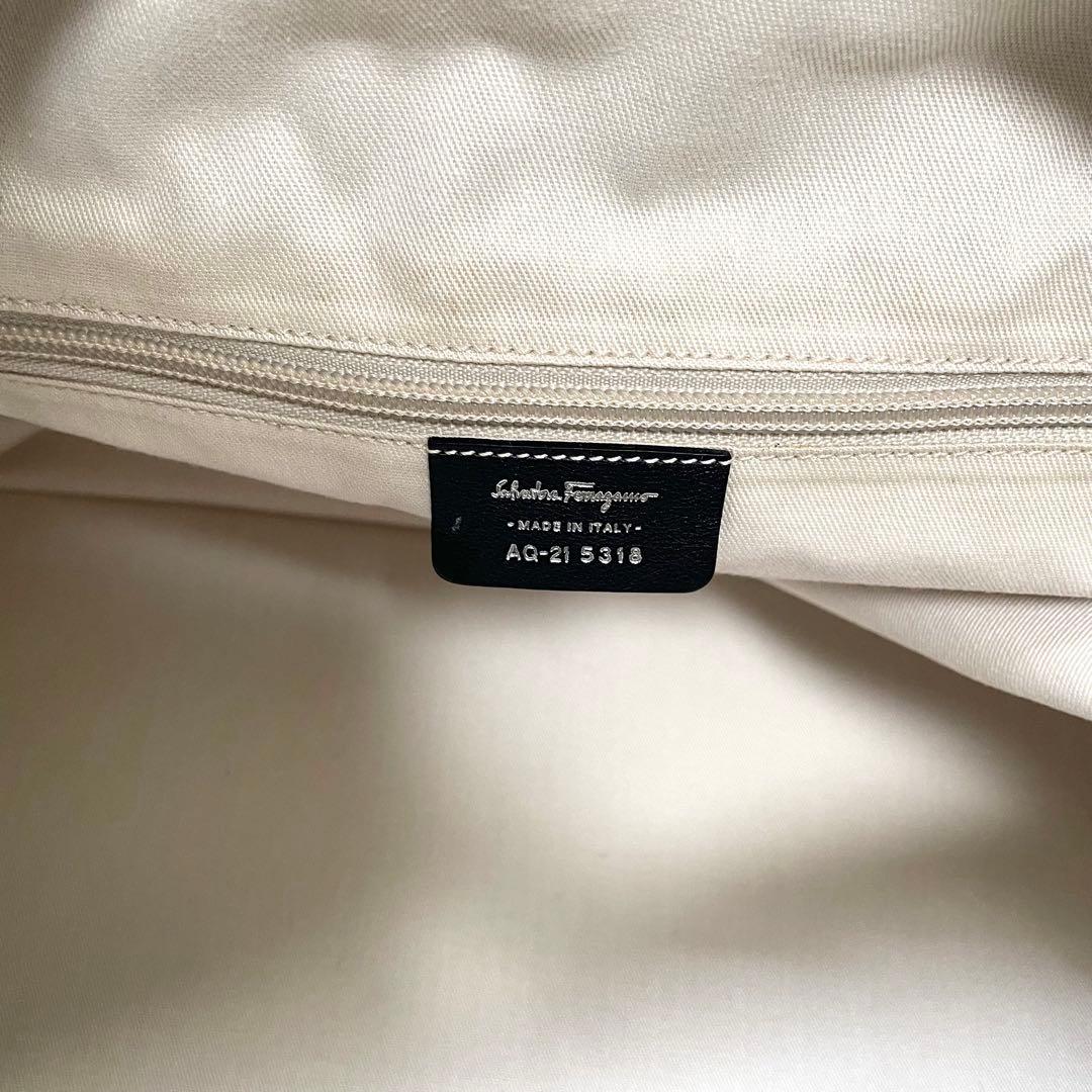 Salvatore Ferragamo ボストンバッグ 旅行バッグ　ブラック