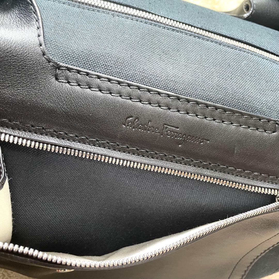 Salvatore Ferragamo ボストンバッグ 旅行バッグ　ブラック