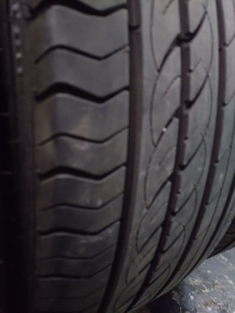バリ溝！215/45r18 ４本　アジアンタイヤ