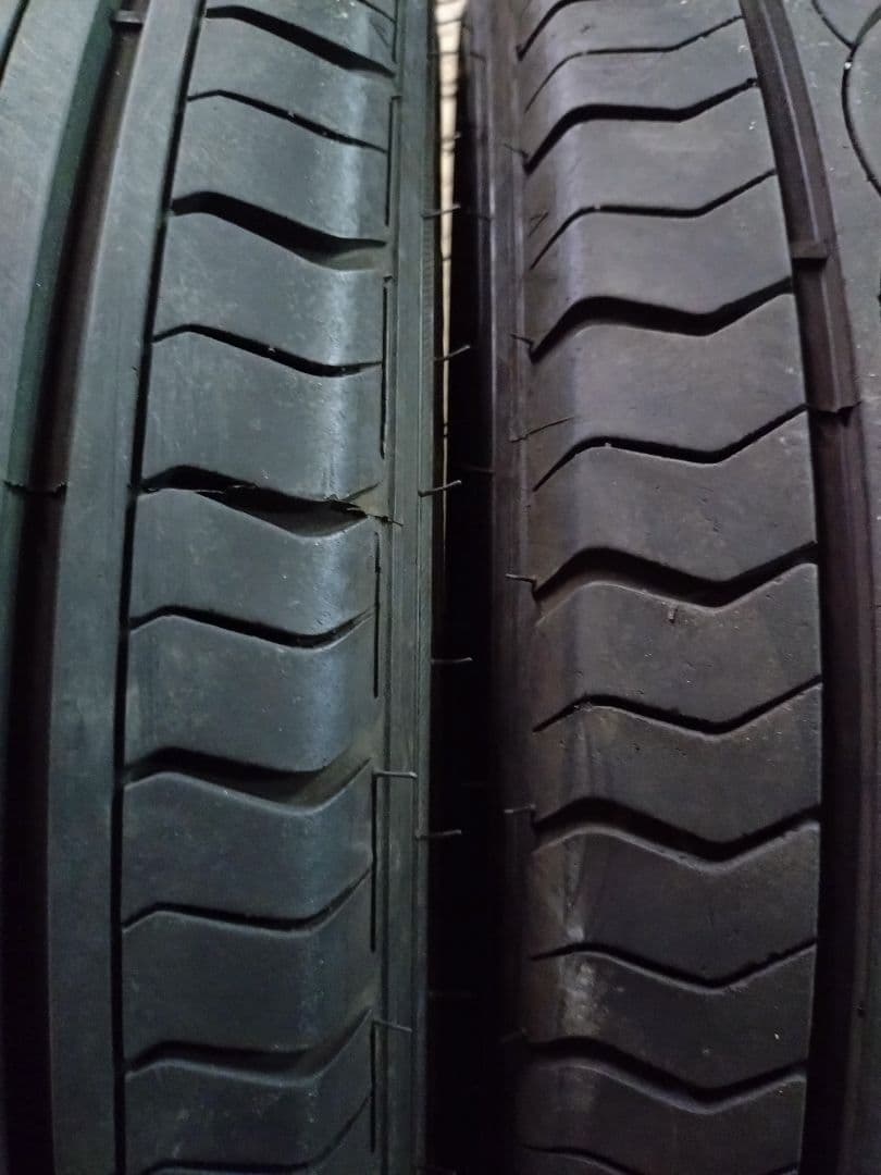 バリ溝！215/45r18 ４本　アジアンタイヤ