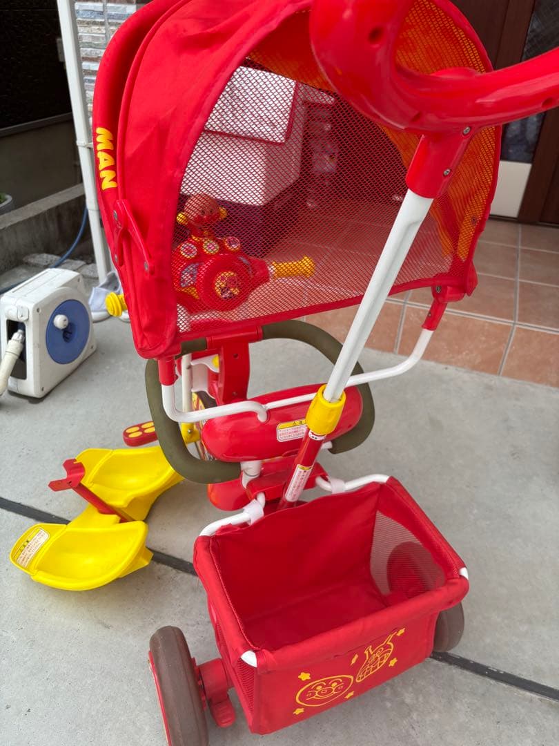 美品アンパンマン 三輪車 デラックス　DX 手押し車　幼児用自転車　お散歩カー