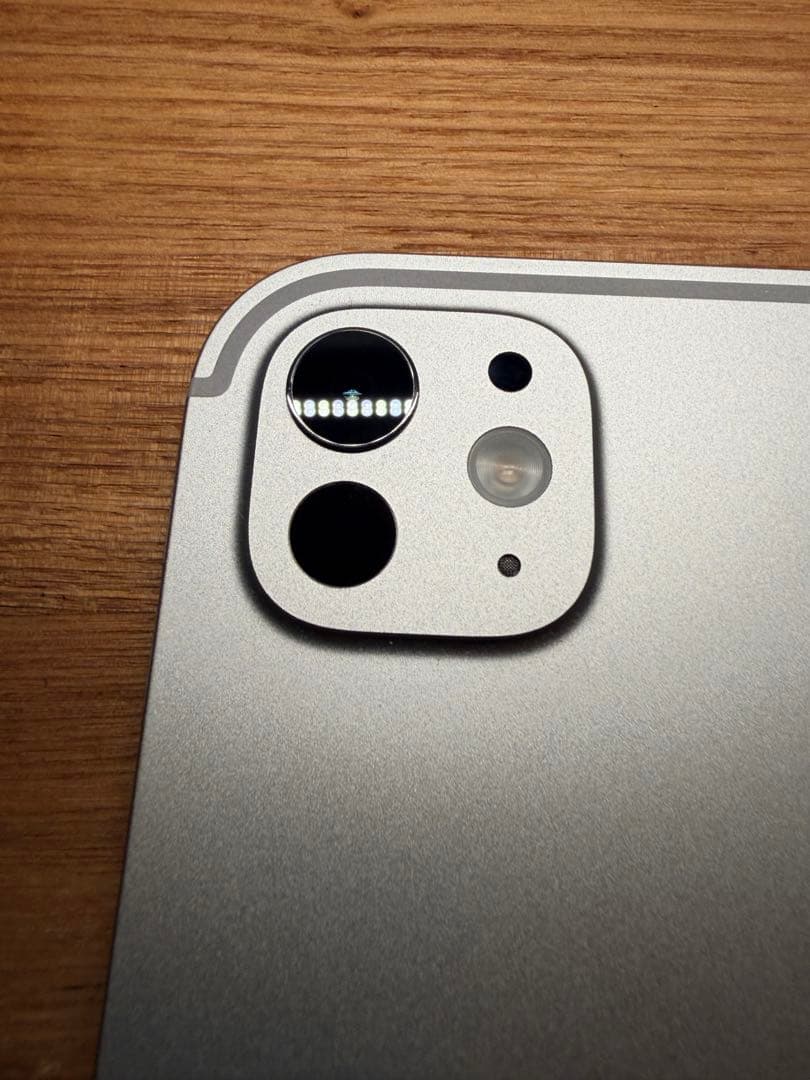 カバー付属 iPad pro M4 11インチ シルバー