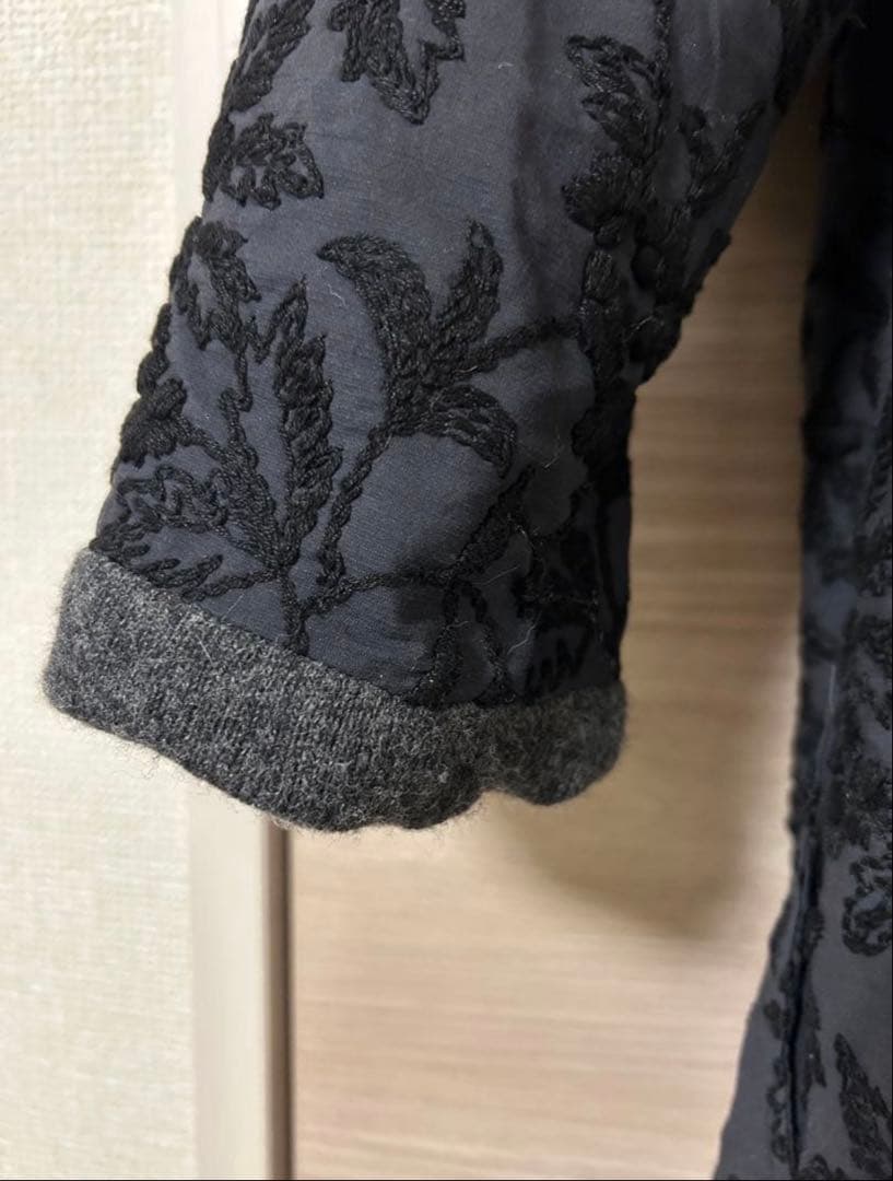 ビアズリー　ブラック 花柄刺繍 ロングコート
