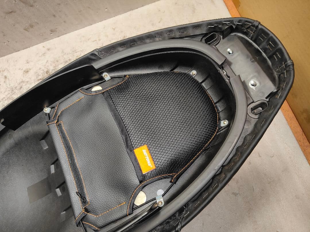 SE44J 3型 台湾シグナスX 純正シートあんこ抜き