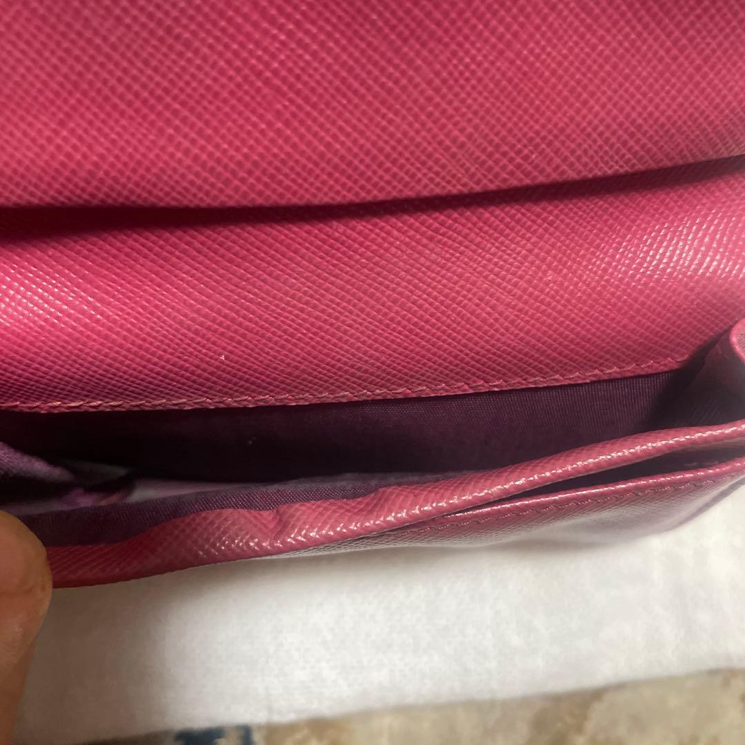 PRADA ピンク名刺入れ