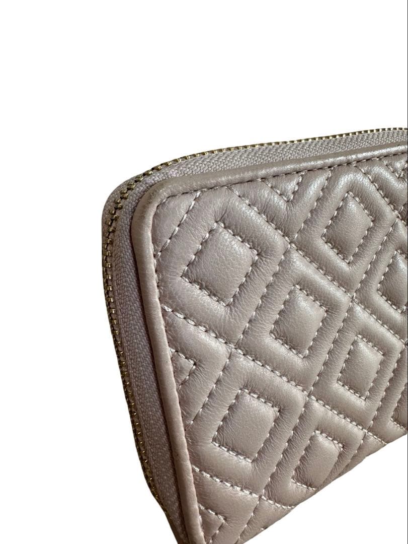 TORY BURCH キルティング 二つ折り財布，ピンクベージュ