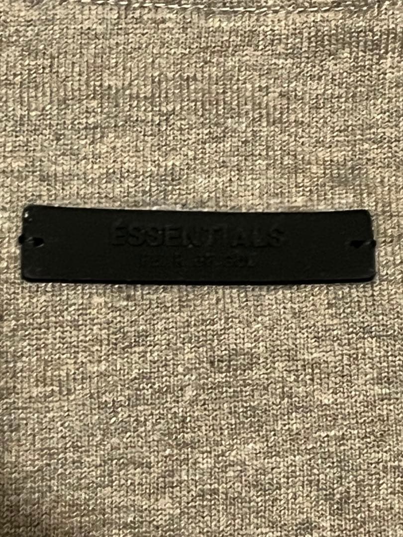 【新品未使用】Fear of God ESSENTIALS Tシャツ