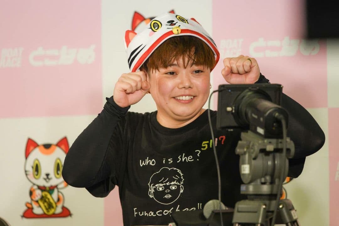 ダ*ン様 冨名腰桃奈選手直筆カメラサインプレート