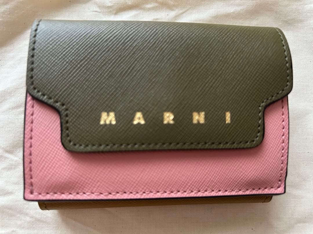 正規品新品タグ付きMARNI 三つ折り財布 オリーブグリーン/ピンク