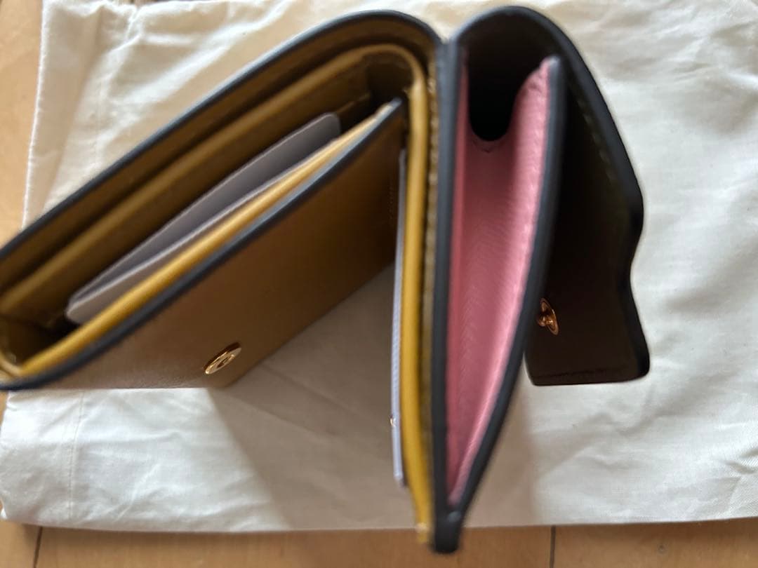 正規品新品タグ付きMARNI 三つ折り財布 オリーブグリーン/ピンク
