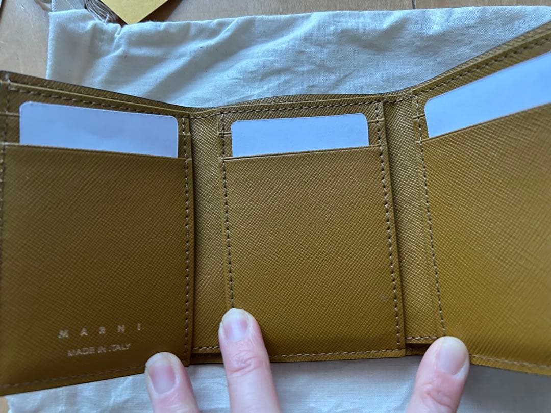 正規品新品タグ付きMARNI 三つ折り財布 オリーブグリーン/ピンク