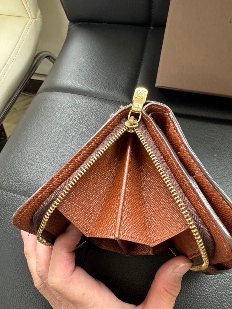 【値下げ】LOUIS VUITTON コンパクト・ジップ