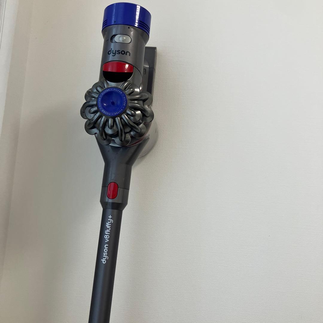 ダイソン　V8fluffy dyson 台付き　掃除機