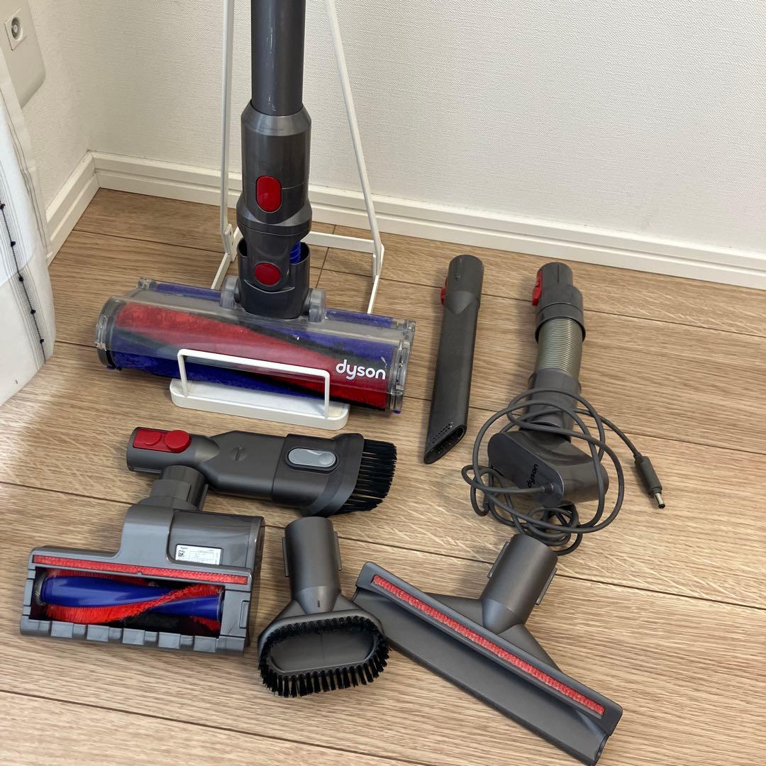 ダイソン　V8fluffy dyson 台付き　掃除機