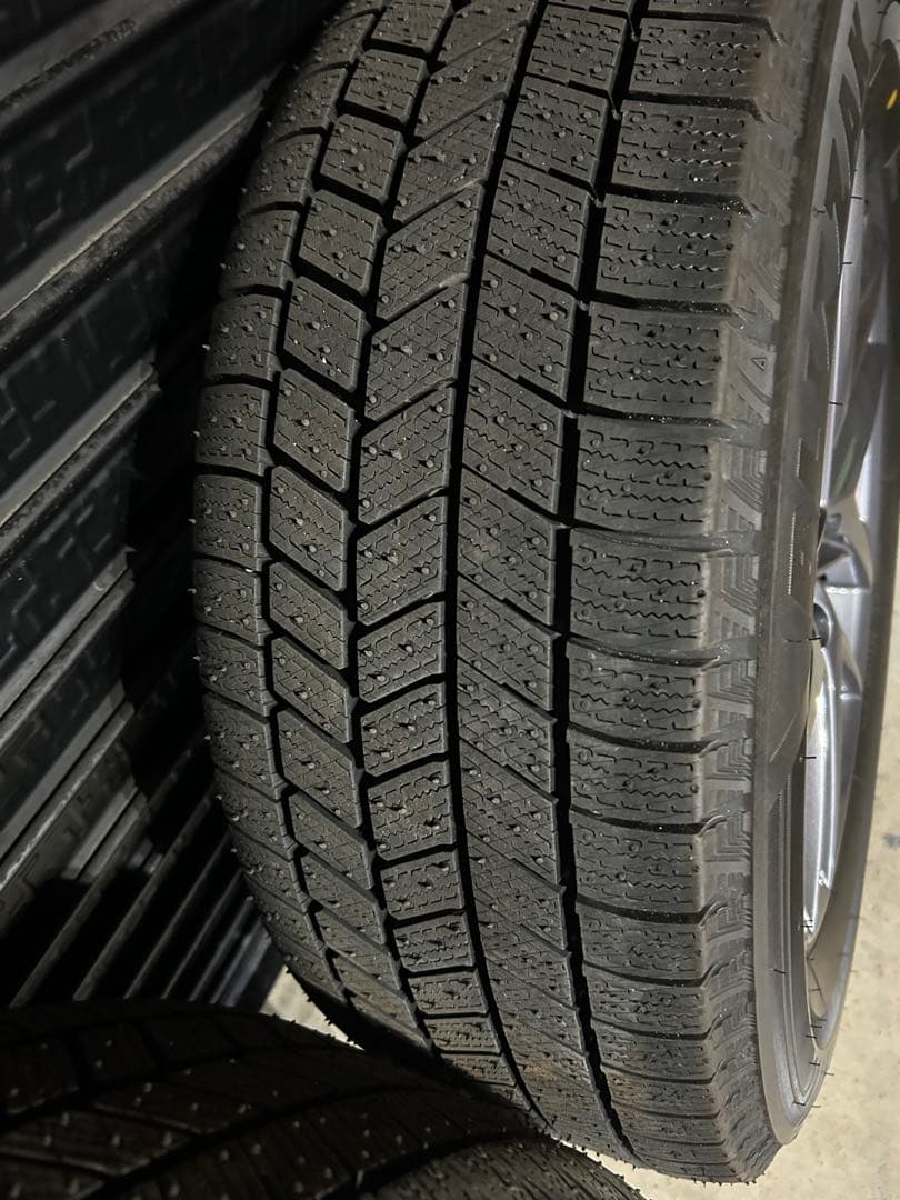 レクサスLexus LBX純正アルミ 17インチスタッドレスタイヤ走行数十キロ