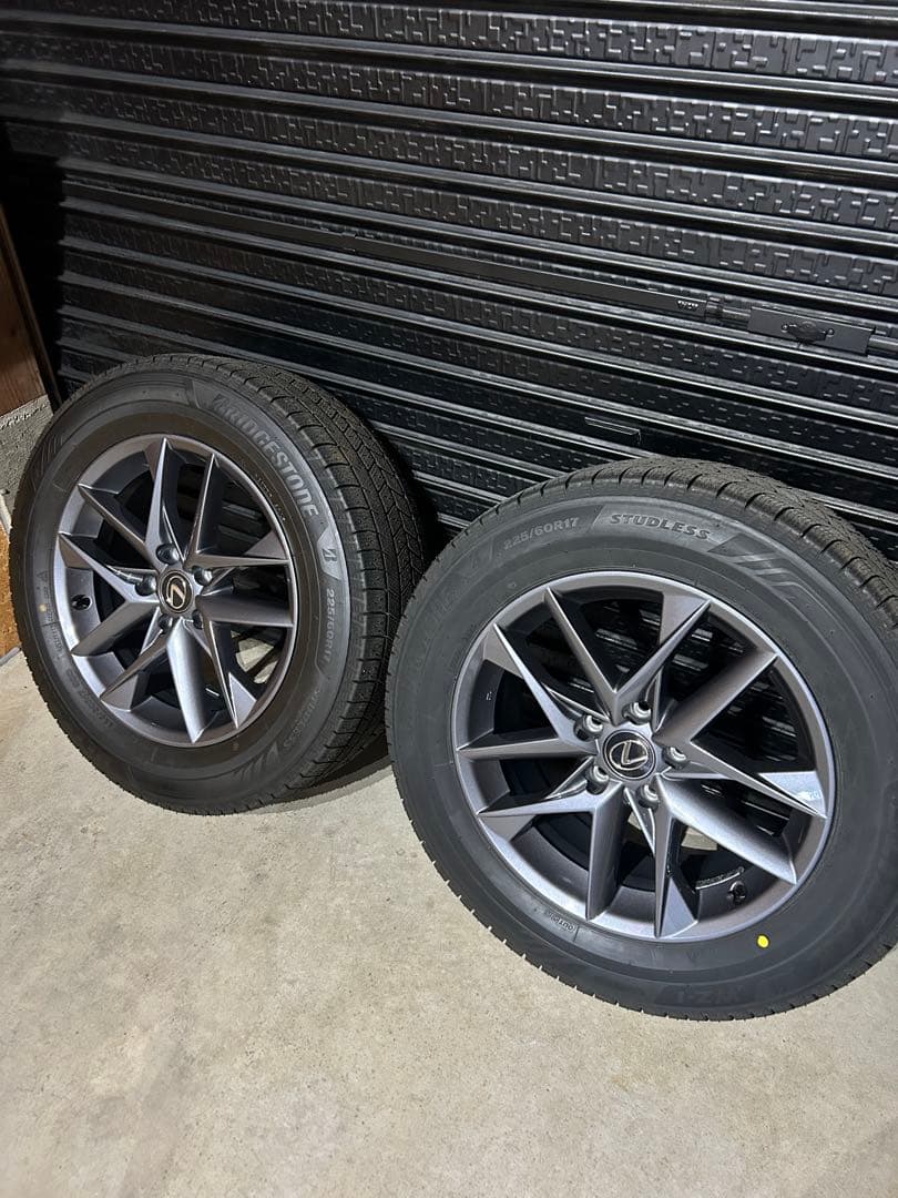 レクサスLexus LBX純正アルミ 17インチスタッドレスタイヤ走行数十キロ